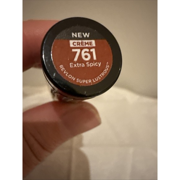 Revlon Super Lustrous Lipstick – 761 Extra Spicy Crème– New/sealed - Picture 1 of 3